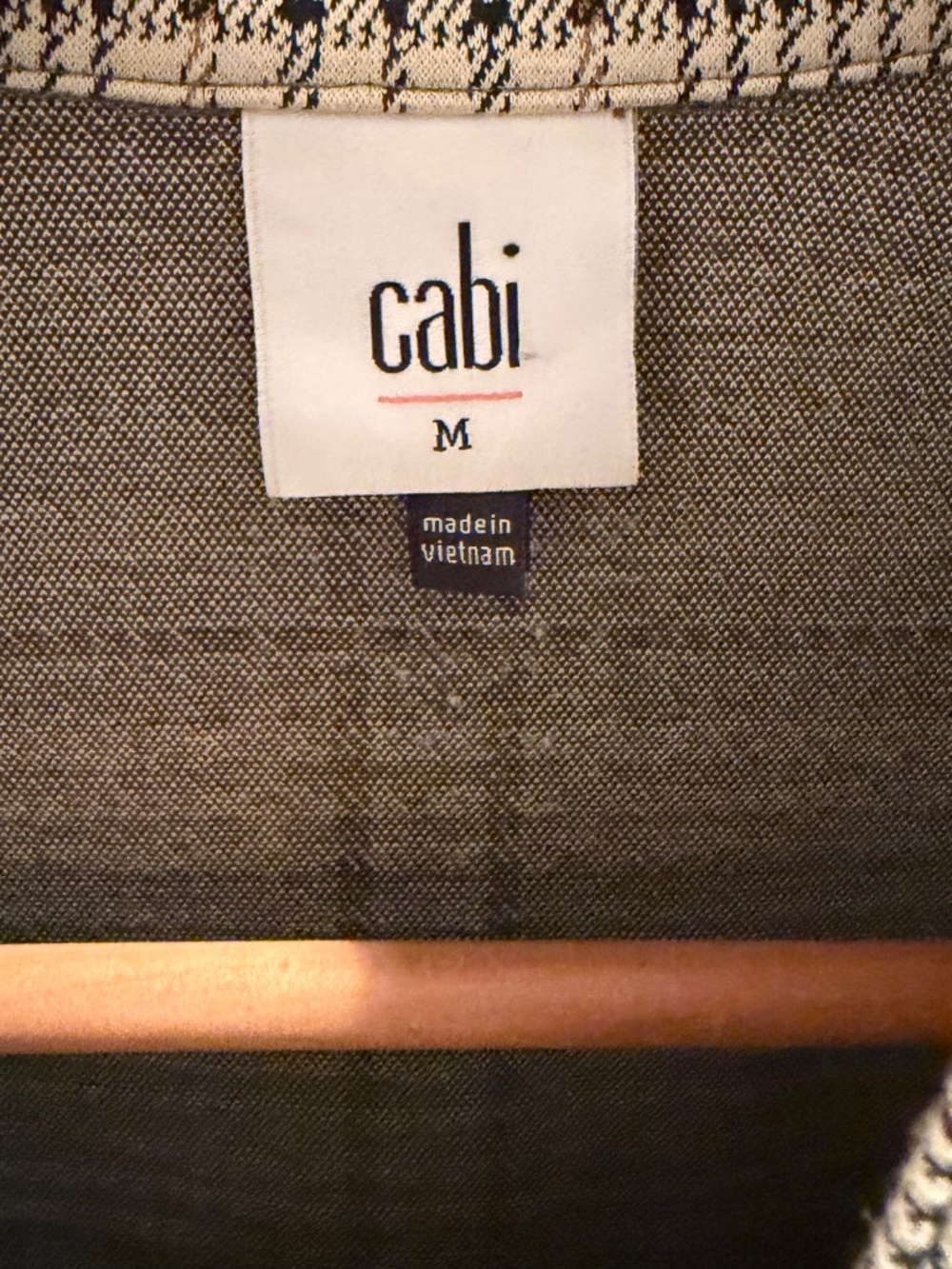 CAbi plaid, travel jacket with snap closure. - Picture 2 of 7